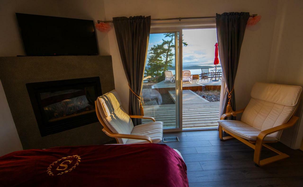 Shangri-La Oceanfront Vacation Home Bedwell Harbour Exterior foto